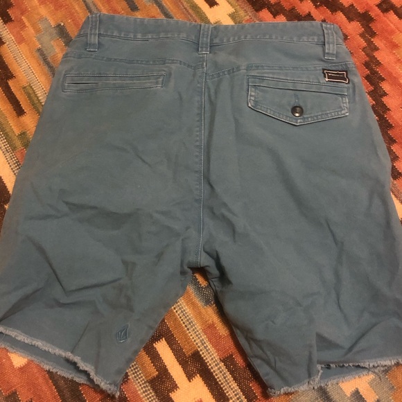 VOLCOM dusty blue size 30 short - Picture 2 of 3
